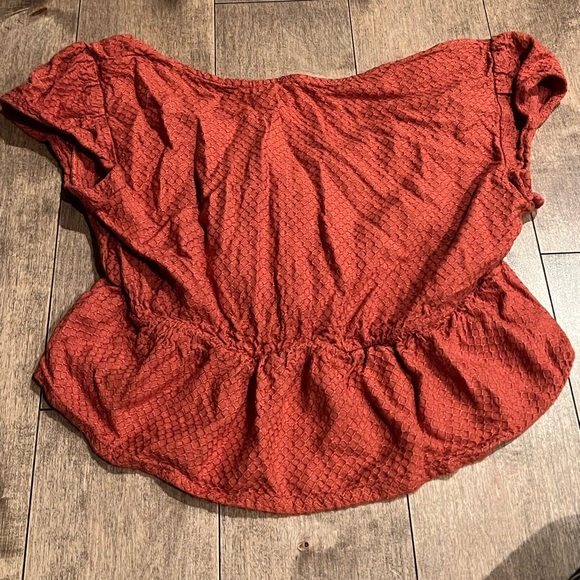 cute flowey orange crop top from roxy. - Picture 2 of 3